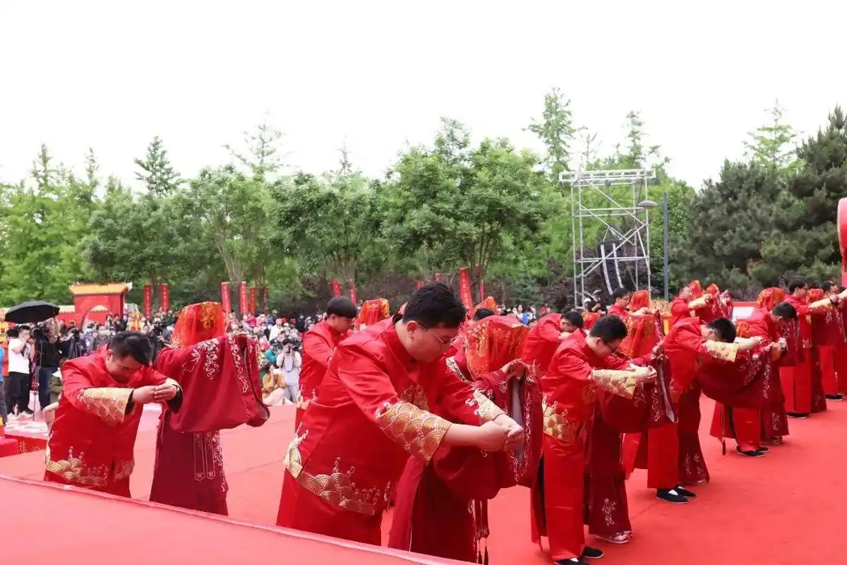 移风易俗,潞城镇第五届清制集体婚礼圆满礼成