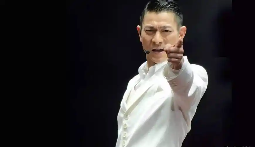 刘德华60岁生日,近照曝光骨瘦如柴,网友:男神风采早已不复当年_隔离