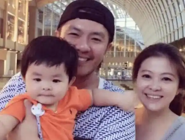 如今,阿杜又再次站到了公众面前,不过却依旧没有透露妻子和儿子的身份