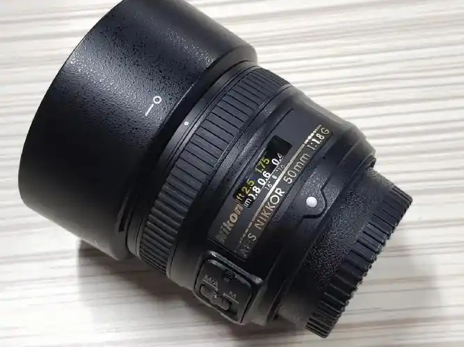 编号2156-  ____成色非常不错的尼康501.8g带马达.