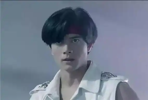 许多演员拿超级学校霸王阵容和1993年东成西就做对比