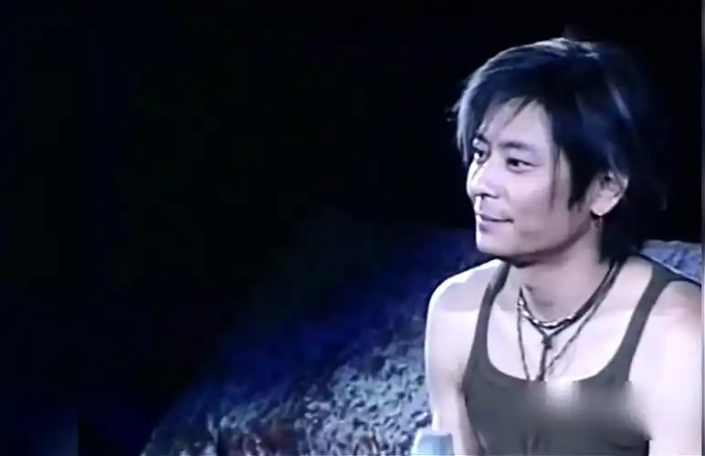 知名娱记曝王杰被雪藏真相,矛头直指英皇老板杨受成_腾讯新闻