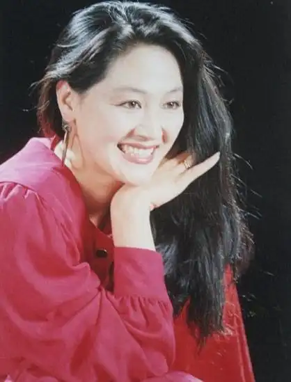 王姬早期照片,王姬生活照:王姬早期照片十分美艳,年轻时候的王姬确实