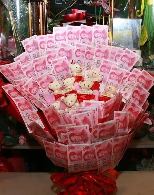 扬州土豪订制万元人民币花束求婚组图