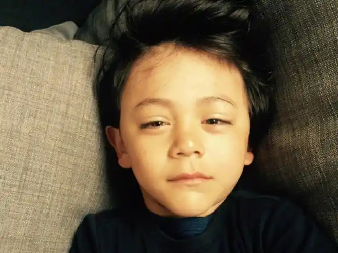 刘烨儿子才是整容式长大曾是最帅星二代如今撞脸梁朝伟