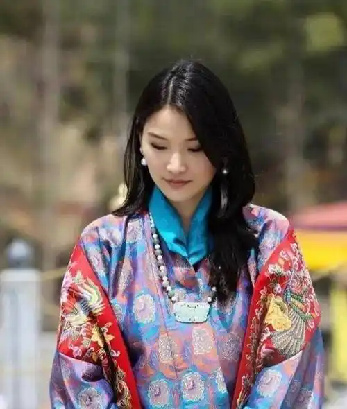 原创纪实四世不丹国王17岁继位娶同胞4姐妹一碗水端平后宫