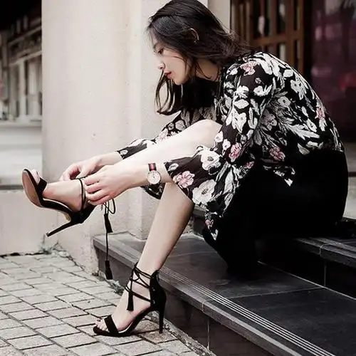 刘诗诗走路自带女王姿态穿上5厘米的高跟鞋展优雅身段