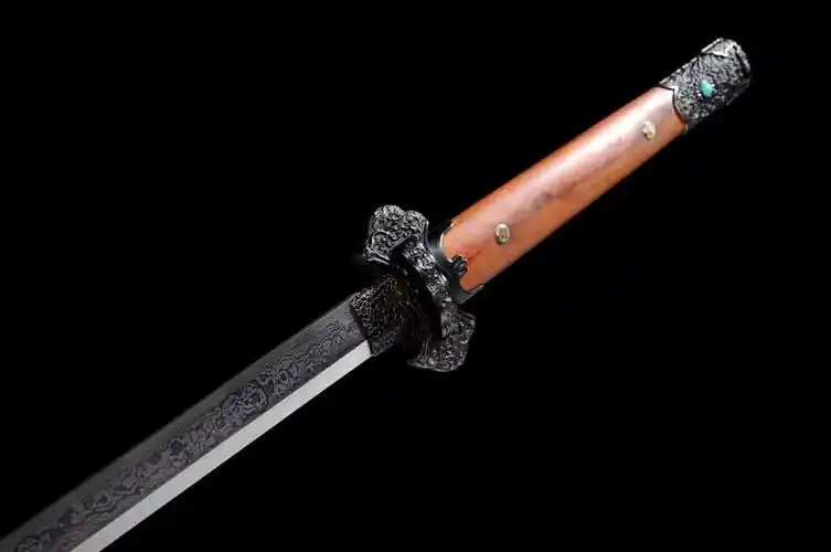 唐刀为军队战刀,最大的作用就是作战,其制作工艺严格,并且还要考虑到