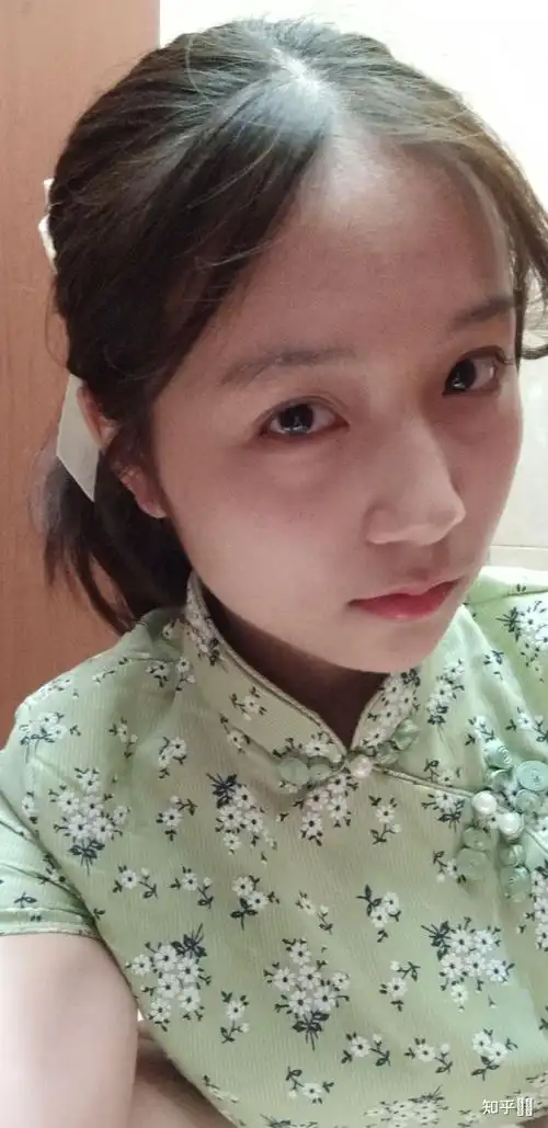 谁敢晒素颜自拍,无滤镜无美颜的没任何化妆那种?