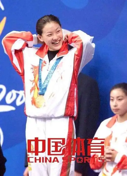 4夺奥运金牌嫁大26岁的富豪跳水女皇伏明霞如今咋样了