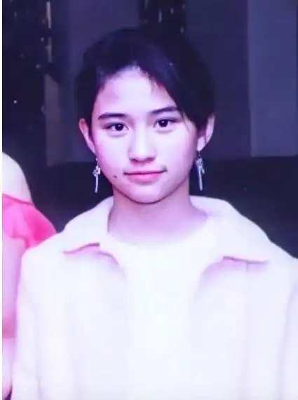 启继承父位在什么时候何超莲童年个子矮何猷启却比姐姐高半个头何超云