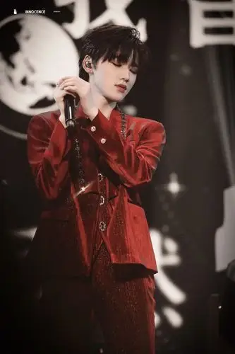 救命宋亚轩深也v红丝绒西装太蛊了我的眼睛忙不过来了