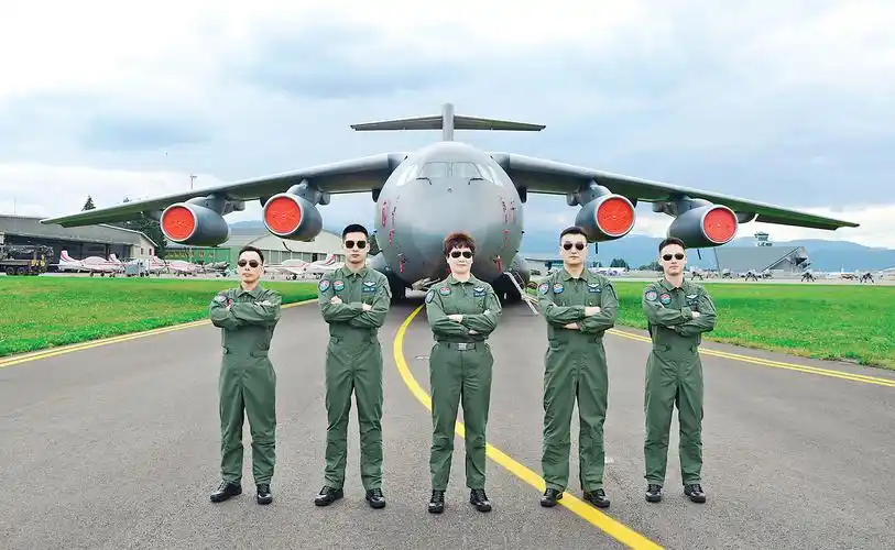 中国空军运20飞机亮相奥地利空中力量2022航展