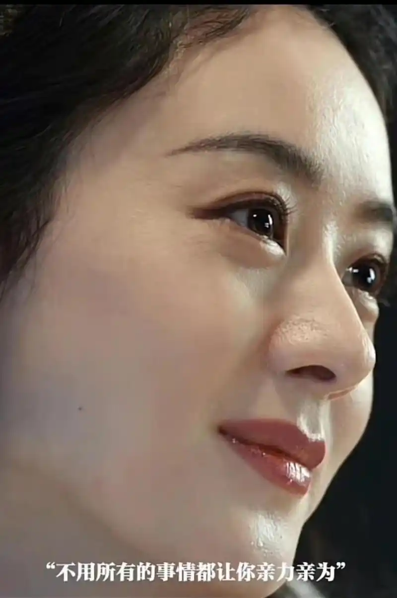 赵丽颖真是没有女明星包袱 脸上的黑头,皱纹都不修