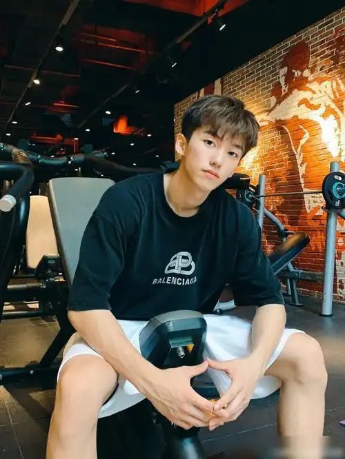 猛男|八块腹肌|肌肉|体育生_网易订阅