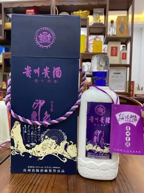 3680/箱国营时期老贵酒风格,酒体茶黄,闻香浓郁,焦香浓郁,入口厚陈