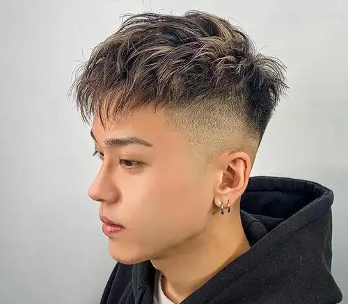 精神小伙短发