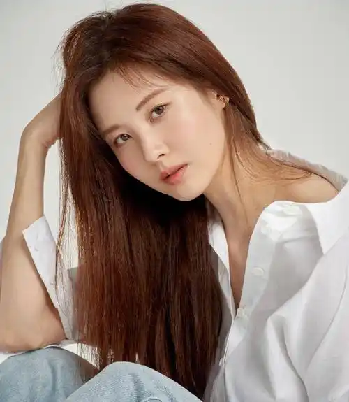 原创徐贤证件照撞脸宣美或褪去少女时代忙内头衔换公司成正确决定