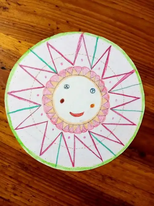 罗城南区小学三年级美术课《美丽的盘子》作品选