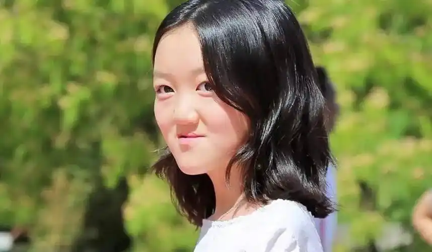 李嫣因"兔唇"再进手术室,坚强安慰李亚鹏,网友:性格像王菲!