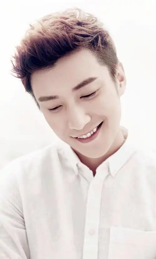 还记得去年去世的乔任梁吗?那个高大的帅气小伙,生命永远定格在29岁.