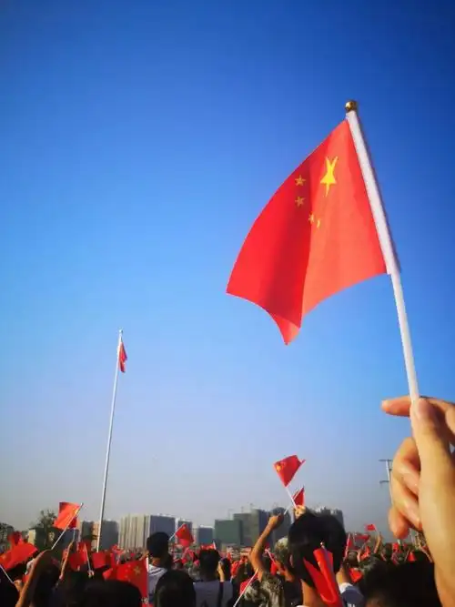 我和国旗合个影看玉师人花式表白祖国