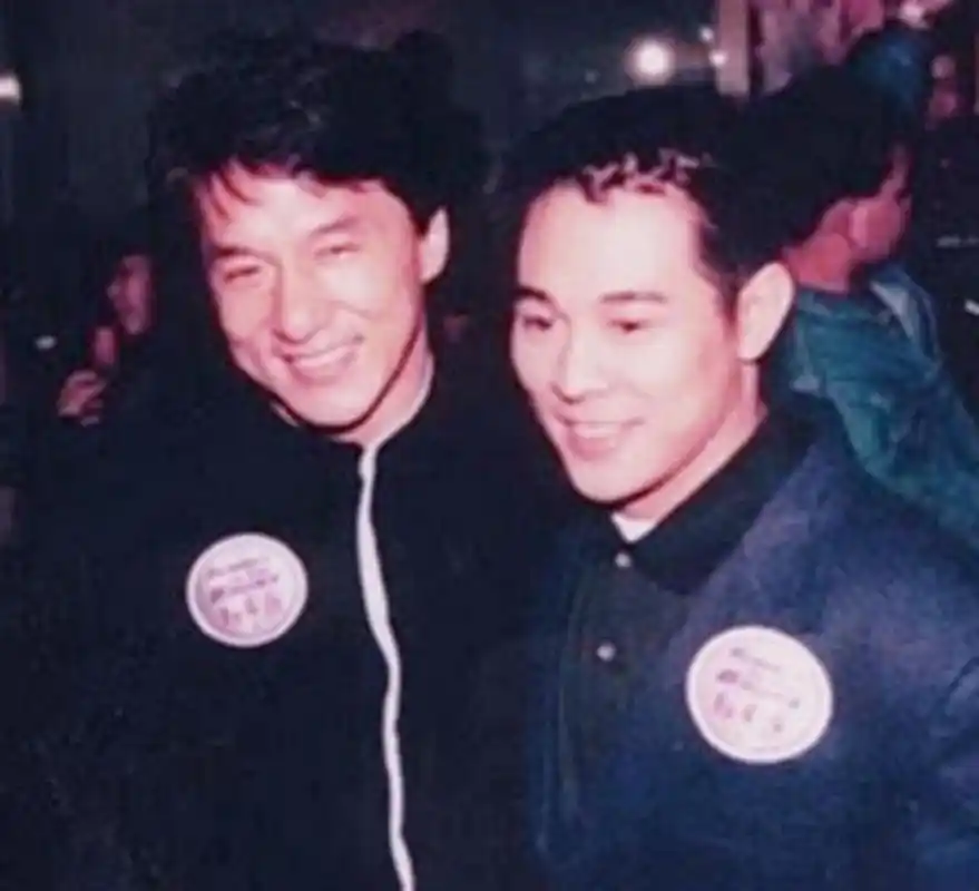 老照片:张国荣儒雅,章子怡青涩,谁注意到王子文身边的小姑娘?