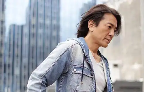 有种发型叫作郑伊健,这个年纪依然飘逸潇洒,脱发绝缘体!