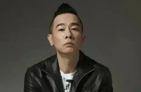 "山鸡哥"指的是电影《古惑仔》当中的赵山河,影片中这个角色由陈小春