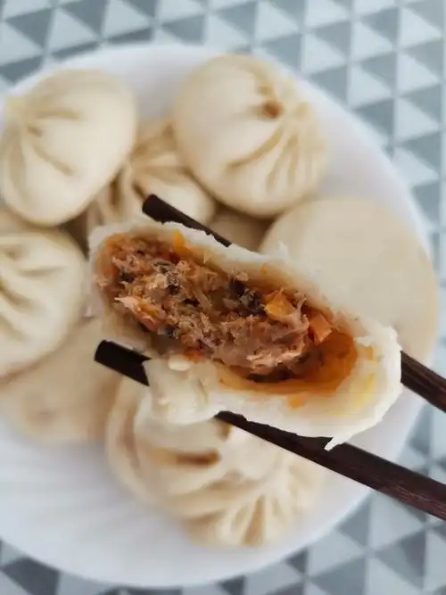 酱肉胡萝卜包子