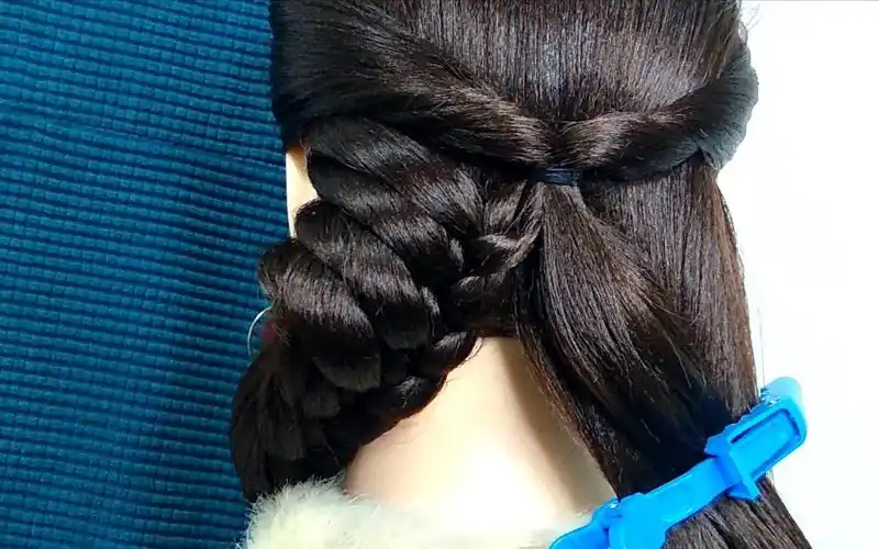 【编发教程】很优雅的一款编发,适合40到50岁妈妈扎的发型,大方得体!