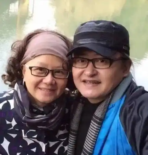 刘欢妻子原来是她,隐藏32年长成这样,难怪不愿意公开她_卢璐_家庭