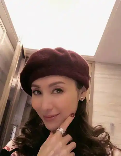 身材和脸部都超好美丽,郭可盈真漂亮!