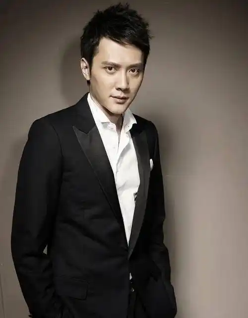 42岁冯绍峰保养得年轻有活力,只为不和赵丽颖拉开距离_角色_作品_电视