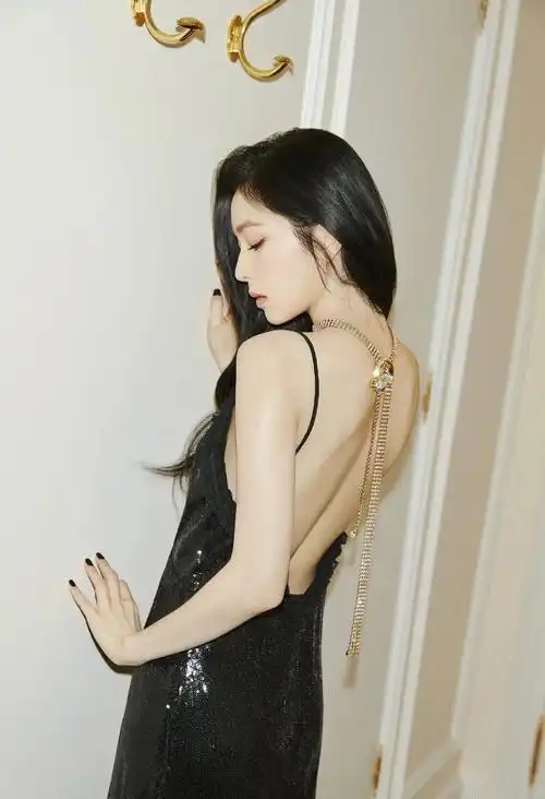 裴珠泫性感起来真的很可以__财经头条