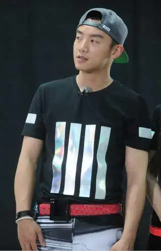 郑恺请同学来《跑男》 学生时期旧照曝光