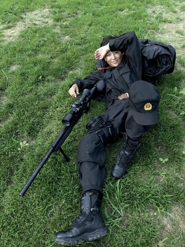 武警女狙击手贾珍 刘海山摄