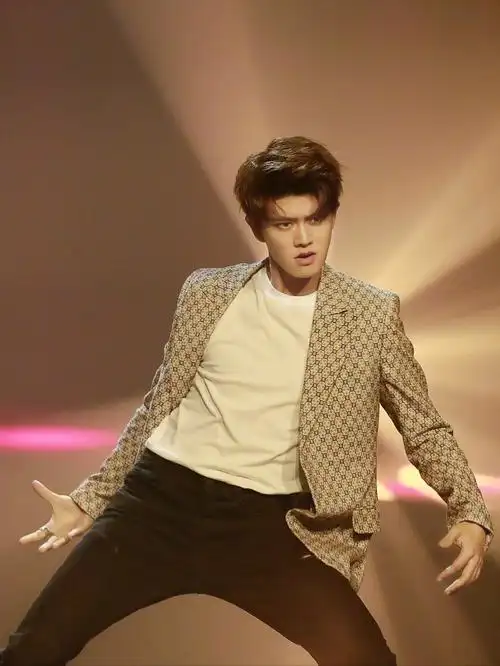 回顾任嘉伦即使一辈子不红也不抛弃陪伴了我11年的妻子聂欢