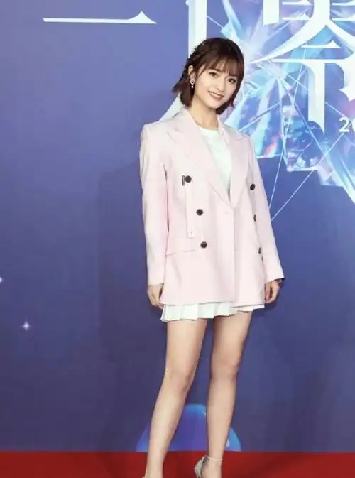 沈月被造型师坑惨的小个子明星腿短个矮怎样穿显高瘦学她