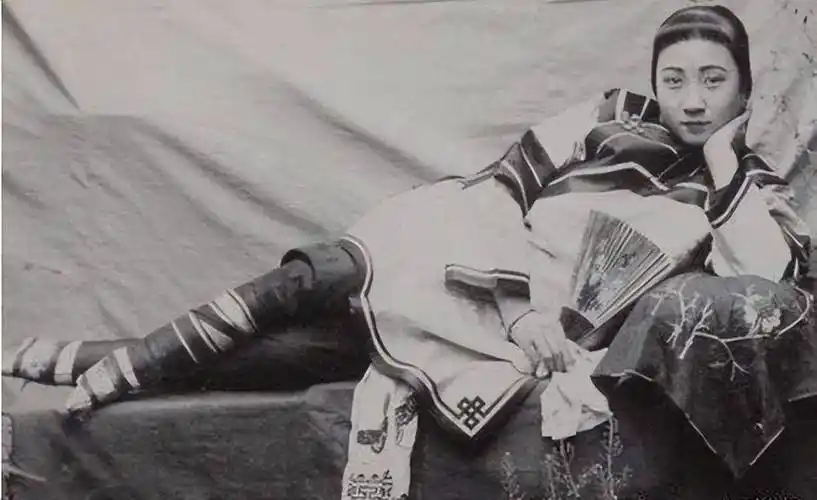 到了民国的时候政府曾经实行过妓女持证上岗的政策,成了合法职业后