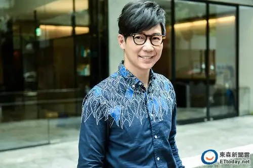 品冠20年前唱《掌心》红翻天 原来这首歌是光良的毕制