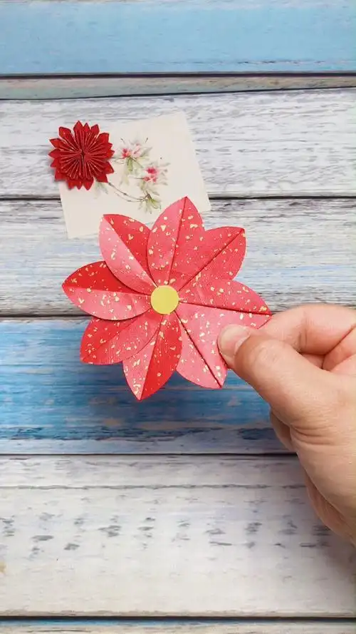 一张纸折纸小红花教程