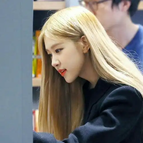 朴彩英侧颜可二改