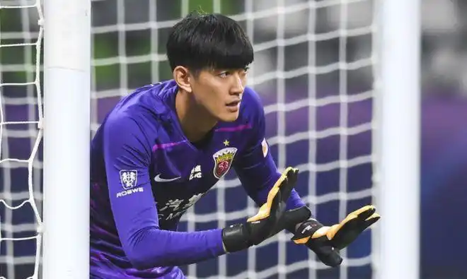 神奇颜骏凌第97分钟上演关键扑救带队直接锁定争冠区资格