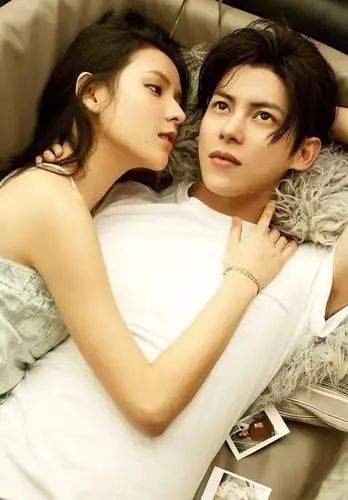 张予曦晒与男友恩爱合照网友男票长的比女人还精致