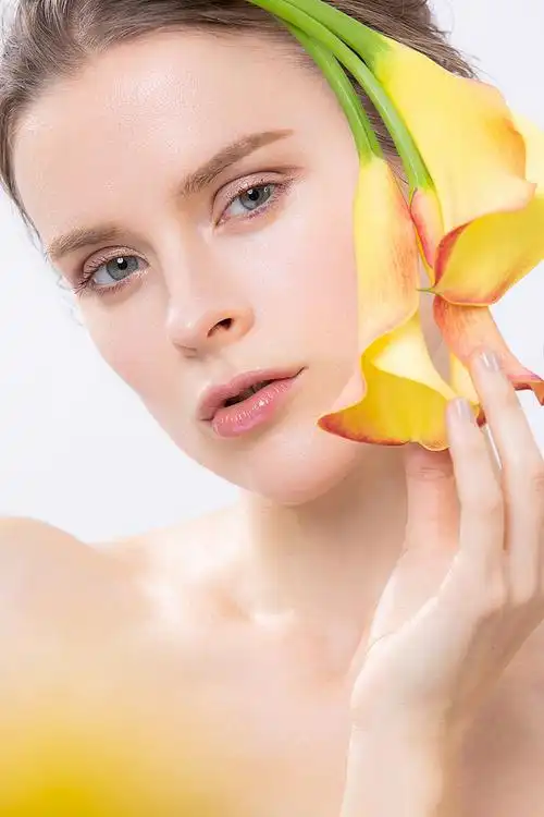 模特护肤美妆美女微笑笑容模特医美女装酷流行时尚珠宝高清照片摄影