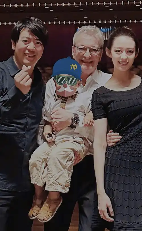 郎朗晒全家福庆40岁生日,与德国岳父罕见同框,2岁儿子长得好高_吉娜