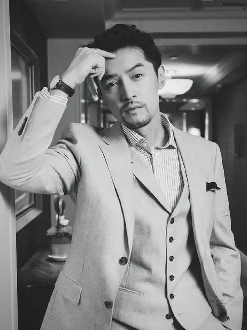 胡歌的不惑之年,一身西装,造就沉稳修养|马甲|白衬衫|西服套装|身材