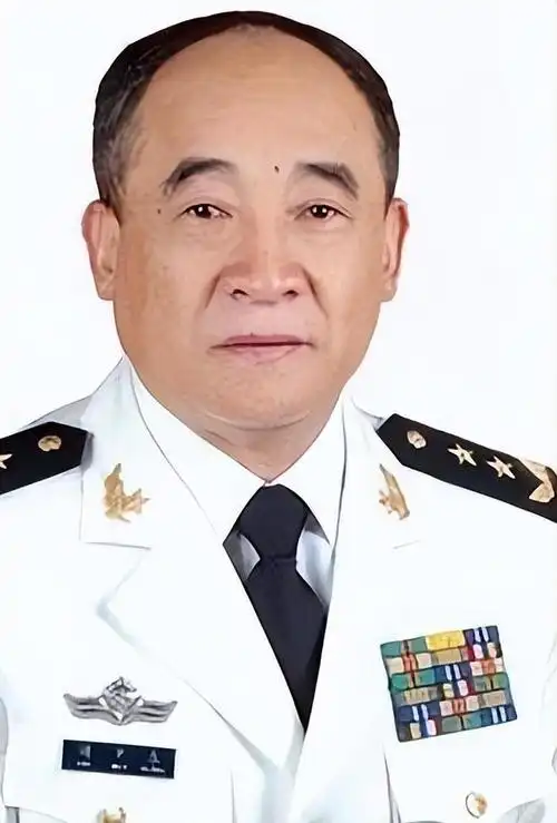 在1988年解放军恢复军衔,刘卫东获得了海军少将的军衔.