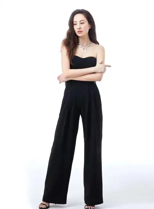 长发飘逸的郑希怡秀丽动人